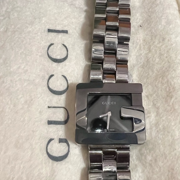 Gucci Silver Stainless Steel Mod 3600 G shape wristwatch - Picture 1 of 10